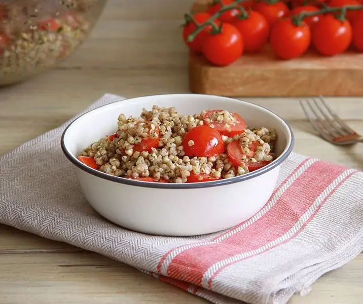 Risotto de mote con tomate y albahaca