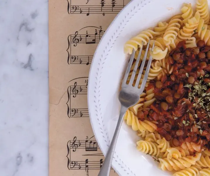 Tallarines con salsa bolognesa de lentejas