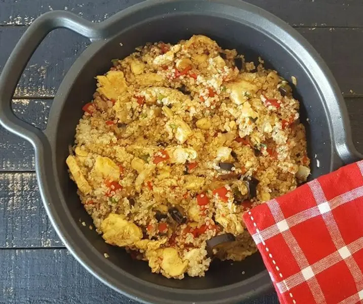 Pollo con verduras y quínoa