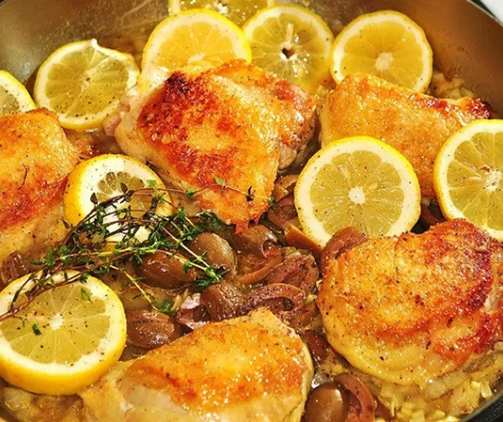 Pollo al limón con ajo y puré de papas