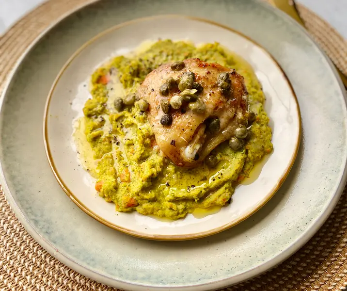 Pollo a la alcaparra con puré de brócoli
