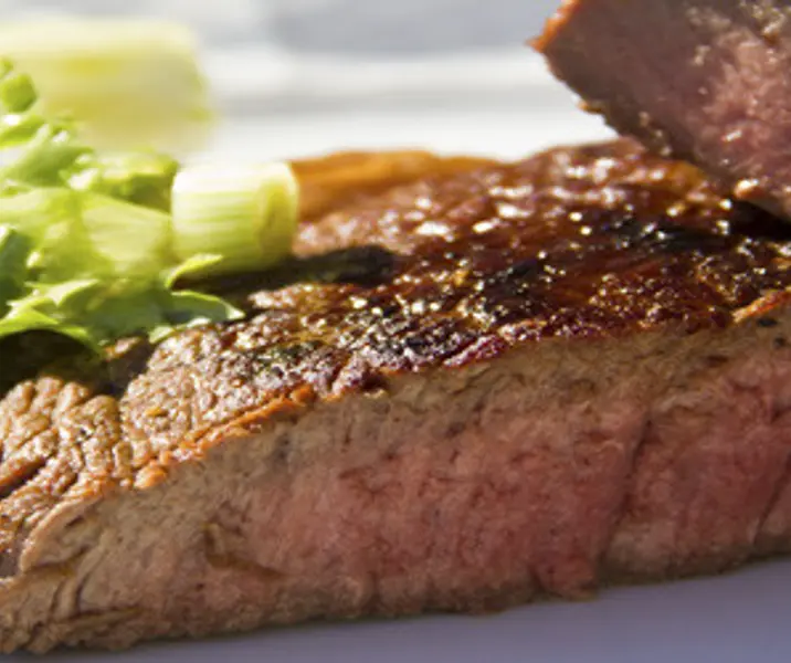 Punta de ganso al horno con mix de hojas verdes